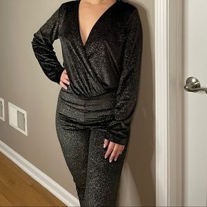 Two piece set from Zara. Perfect for the holidays. Size medium. Great condition.